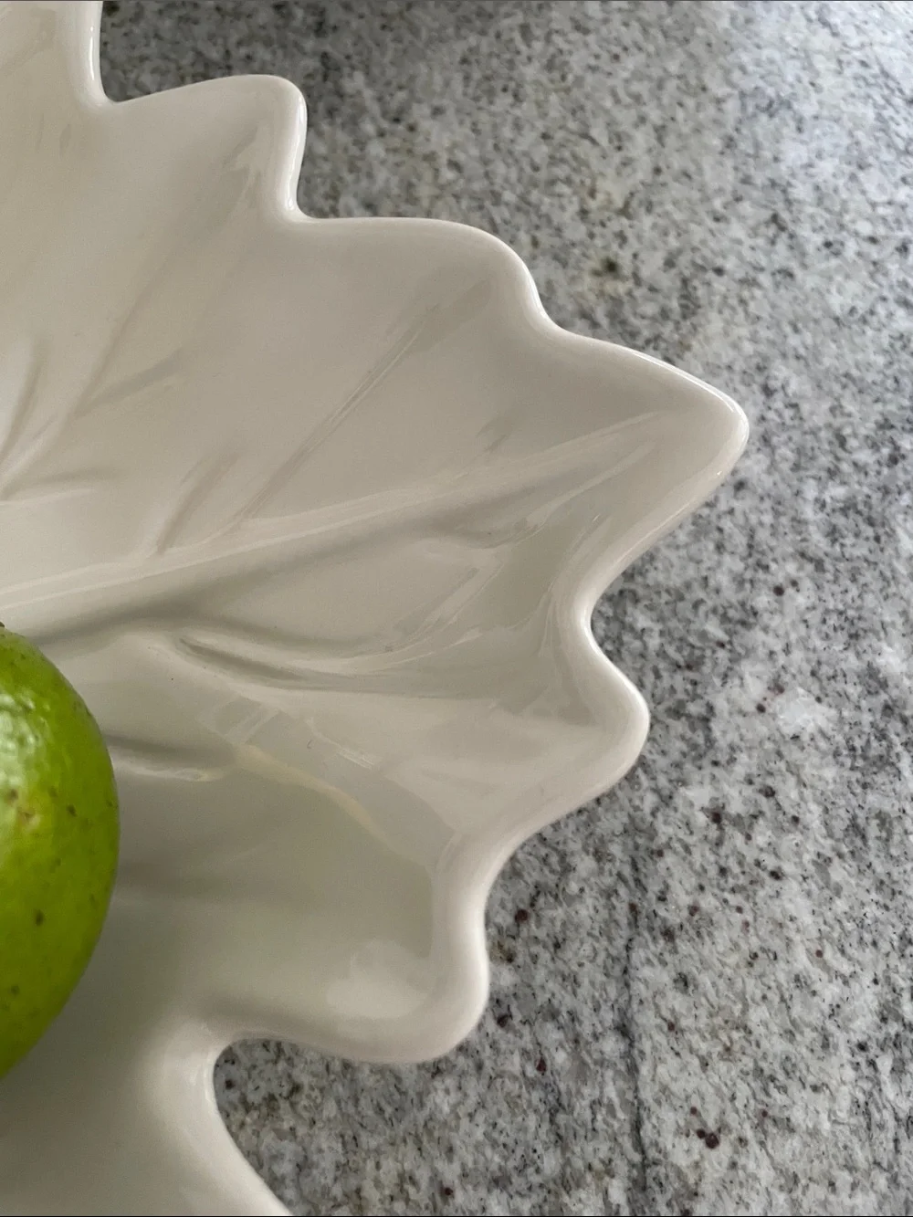 Leaf-Shaped Ceramic Serving Platter in Cream - Home Dining Serveware